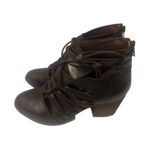 Not Rated brown faux leather heeled booties. Sz 6.5. New